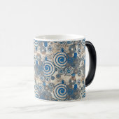 Elegant blauw draai patroon achtergrond ontwerp magische mok (Voorkant rechts)