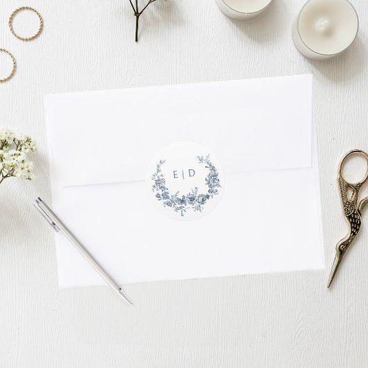 Elegant Blauw Gegraveerd Bloemkrans w/Monogram Ronde Sticker