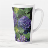 Elegant blauw paarse magenta groene bloemenhortens latte mok (Rechts)
