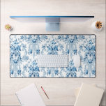Elégant bleu et blanc Rococo Floral<br><div class="desc">Elégant,  romantique et orné de style vintage Rococo floral continu avec roses bleus et des rouleaux sur arrière - plan blanc.</div>