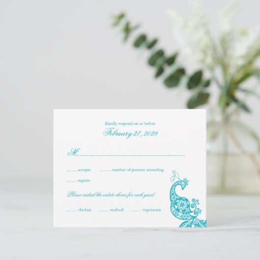 Elégant bleu Paisley Peacock Wedding Carte RSVP (Debout devant)