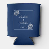 Elegant Bloemen Kant op Marine Blauw Bruiloft Blikjeskoeler (Voorkant)