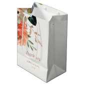 Elegant Bloemen Waterverf Paar Initialen Bruiloft Medium Cadeauzakje (Voorkant Gekanteld)