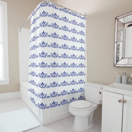 Elegant Blue Floral Vector Pattern on White Douchegordijn (In situ)