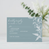 Elegant Blue Floral Wedding RSVP Card (Debout devant)