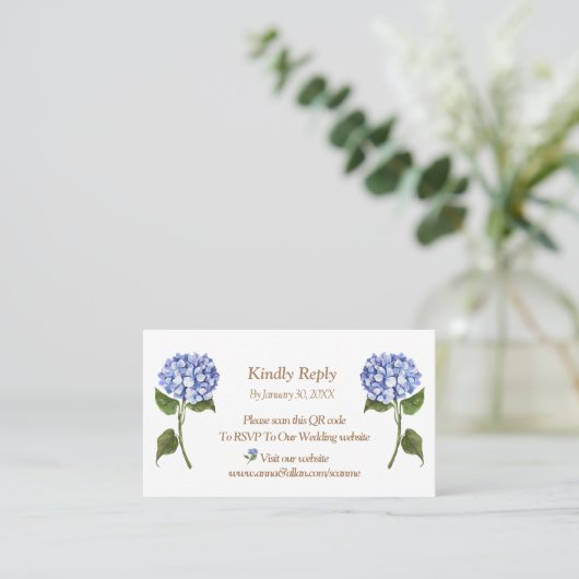 Elegant Blue Hydrangea QR Code RSVP Enclosure Kaar Plaatskaartje (Staand voorkant)
