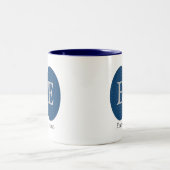 Elegant Blue Personalized Monogram Tweekleurige Koffiemok (Center)
