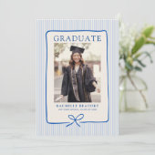 Elegant Blue Stripes Bow Frame Graduation Photo  Aankondiging (Staand voorkant)