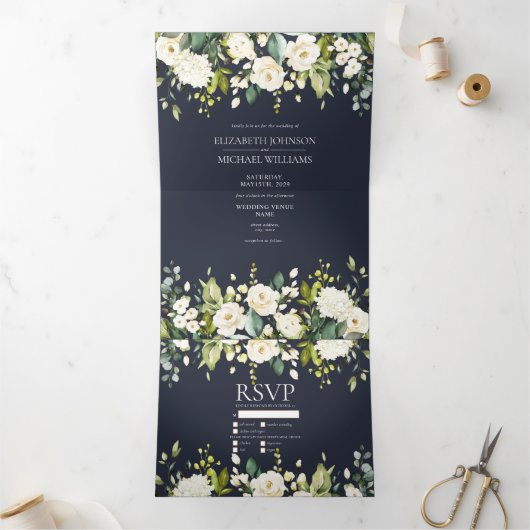Elegant Blue & White Waterverf Floral Wedding Drieluik Uitnodiging (Binnen)