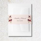 Elegant Blush & Burgundy Rozen Bouquet Wedding Uitnodigingen Wikkel