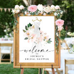 Élégant Blush Floral Fête des mariées Affiche de b<br><div class="desc">Ce magnifique design présente un bouquet de belles fleurs blush enveloppé autour d'une élégante robe de mariée et d'une police de caractères moderne (couleur modifiable). Voir la collection entière pour plus d'articles correspondants ! Regardez notre vidéo sur "Comment modifier dans Zazzle" à YouTube.com/CreativeUnionDesign</div>