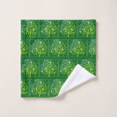 Elegant Botanical Floral Tree Pattern on Green (Gant de toilette)