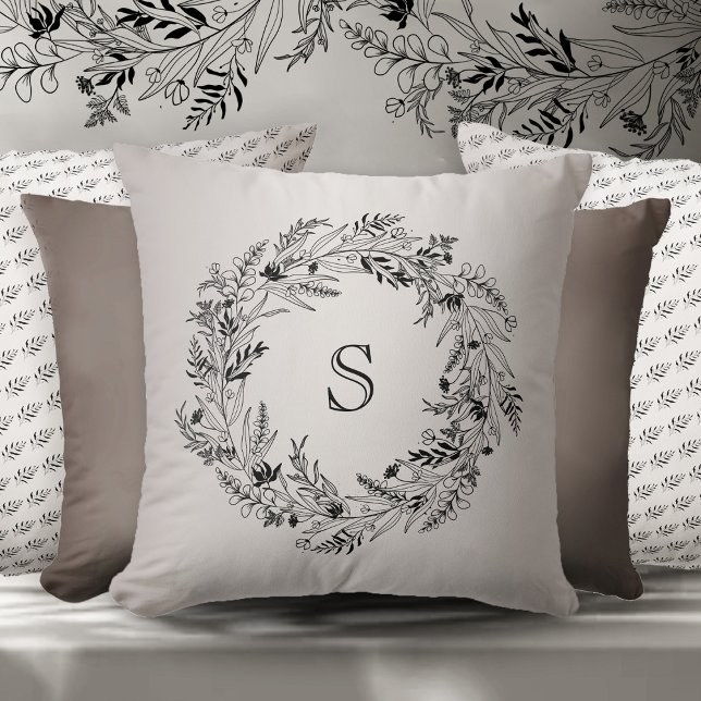 Elegant botanical foliage wreath letter S Kussen (Creator heeft geüpload)