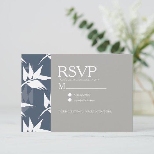 Elegant Botanical Leaf Navy White Pattern Weddensc Kaart (Staand voorkant)
