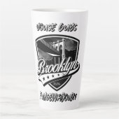 Elegant Brooklyn Swoosh Logo Design Latte Mok (Voorkant)