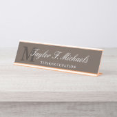 Elegant bruin wit monogram & naam bureau naambordje (Voorkant)