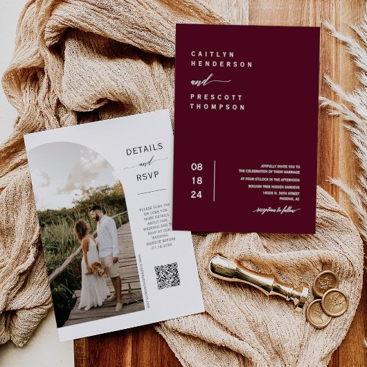 Elegant Burgundy Boho Wedding Arch Foto QR Code I Kaart