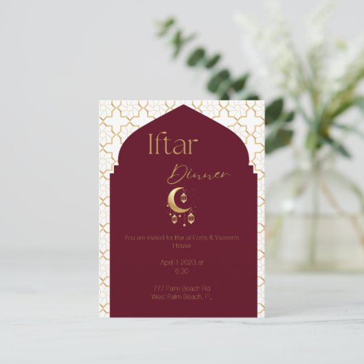 Elegant Burgundy & Gold Ramadan Iftar Invitation Briefkaart (Staand voorkant)