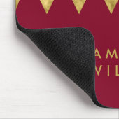 Elegant Burgundy Name Faux Gold Triangle Patroon Muismat (Hoek)