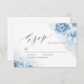 Elegant calligraphy dusty blue floral bruiloft RSVP kaartje (Voorkant / Achterkant)