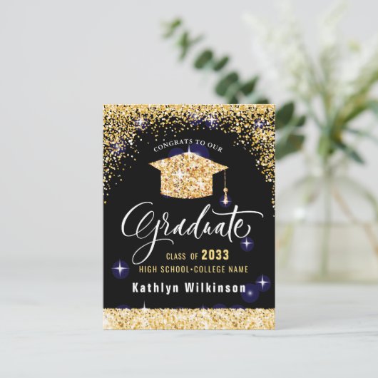 Elegant Calligraphy Gold Glitter Afstuderen Aankondigingskaart (Staand voorkant)