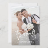 Elegant Calligraphy Het is officiële bruiloft Aankondiging (Voorkant)