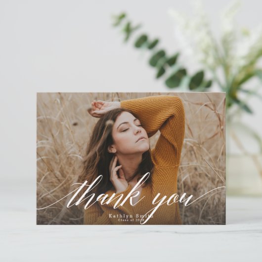 Elegant Calligraphy Simple Chic Photo Afstuderen Bedankkaart (Staand voorkant)