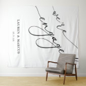 Elegant Calligraphy We zijn Engaged Party Wandkleed (In Situ (horizontaal))