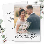 Élégant Carte de remerciements moderne de script p<br><div class="desc">Un élégant carte de remerciements photo pour vos invités mariages. Personnalisez-le avec votre nom sur le devant et vos prénoms et un message sur le dos.</div>