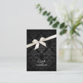 Élégant certificat cadeau Black Damask (Debout devant)
