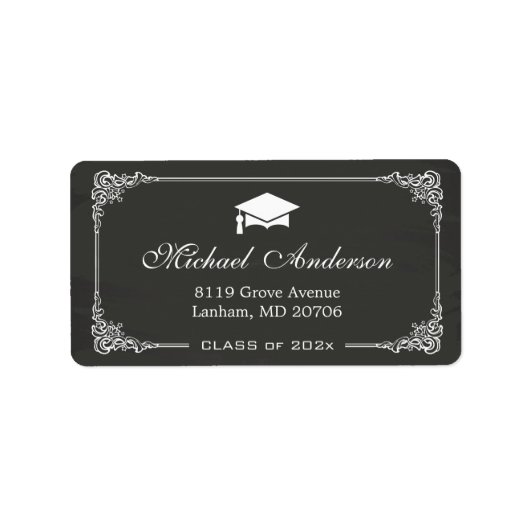 Elegant Chalkboard Gradup Afstudeerder Afstuderen Etiket (Voorkant)