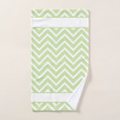 Elegant Chevron Pattern & Monogram on Sage Green (Serviette à main)