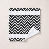 Elegant Chevron Pattern on Black White Monogrammed (Gant de toilette)
