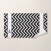 Elegant Chevron Pattern on Black White Monogrammed (Serviette à main)