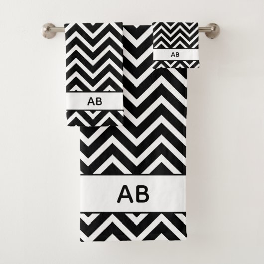 Elegant Chevron Pattern on Black White Monogrammed Bad Handdoek (Insitu)