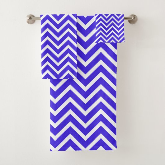 Elegant Chevron Pattern on Royal Blue and White Bad Handdoek (Insitu)