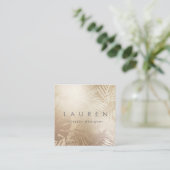 Élégant Chic Gold Foliage Faux Foil Carte de visit (Debout devant)