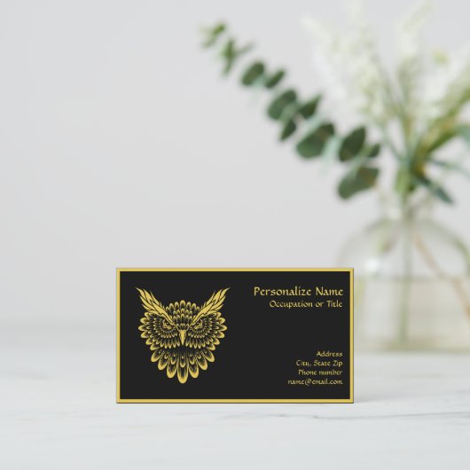 Elégant Chouette Sage Or sur Carte de visite noir (Debout devant)