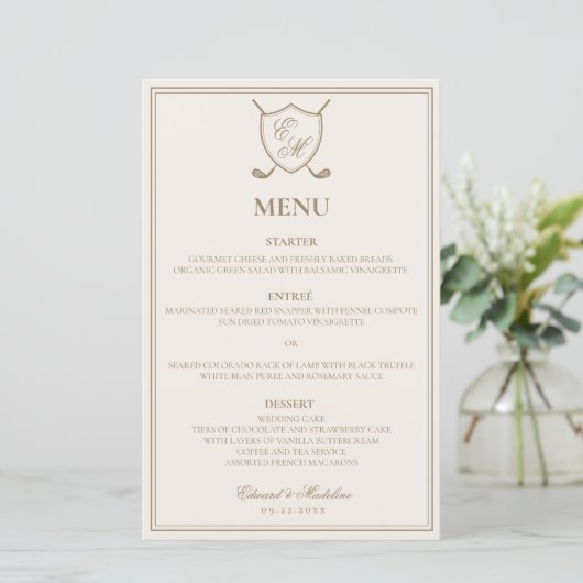 Élégant Classic Crest Monogram Golf Menu Mariage (Debout devant)