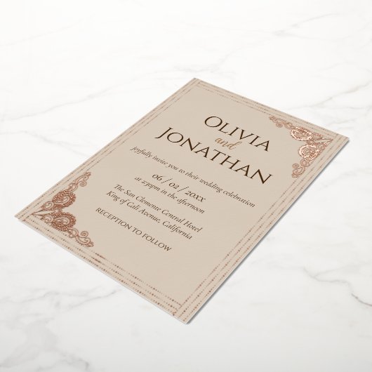 Elegant Classy Beige Wedding Folie Uitnodiging (Gedraaid)