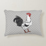 Élégant Coussin d'accents de coq blanc<br><div class="desc">Elégant Rooster Blanc sur Grey & White Polka Arrière - plan. Le coq est un symbole traditionnel de chance,  surtout en cuisine. Ce type chanceux est un vrai spectateur avec ses plumes blanches et grises et son magnifique peigne rouge.</div>