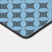 Elegant Diamant Geometrisch Patroon op Sky Blue Bureaumat (Hoek)