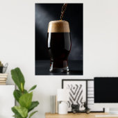 Elegant donker bier in tulpenglas poster (Thuiskantoor)