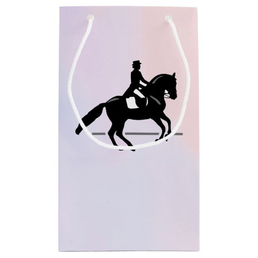 Elegant Dressage Rider op Waterverf achtergrond Klein Cadeauzakje (Achterkant)