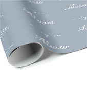 Elegant Dusty blue custom script naam chic Cadeaupapier (Rol Hoek)