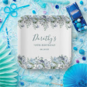 Elegant Dusty Blue Floral 70th Verjaardag Custom Papieren Bordje (Feest)