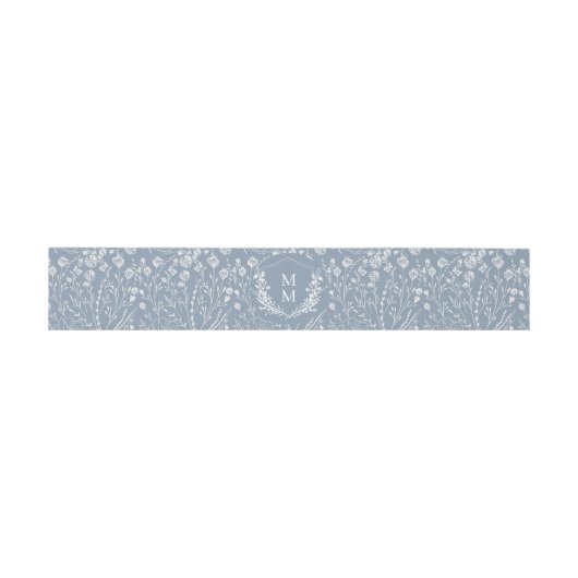 Elegant Dusty Blue Floral Crest Monogram Weddensch Uitnodigingen Wikkel (Vlak)
