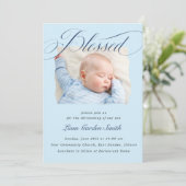 Elegant Dusty Blue Pastel Script Baptisme Foto Kaart (Staand voorkant)
