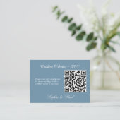 Elegant Dusty Blue QR Code Site Web Carte RSVP (Debout devant)