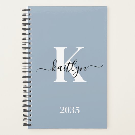 Elegant Dusty Blue Script Monogram Planner (Voorkant)